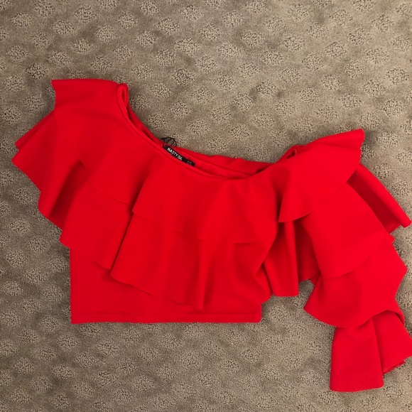 Nasty Gal red crop one sleeve ruffle top - Picture 3 of 3